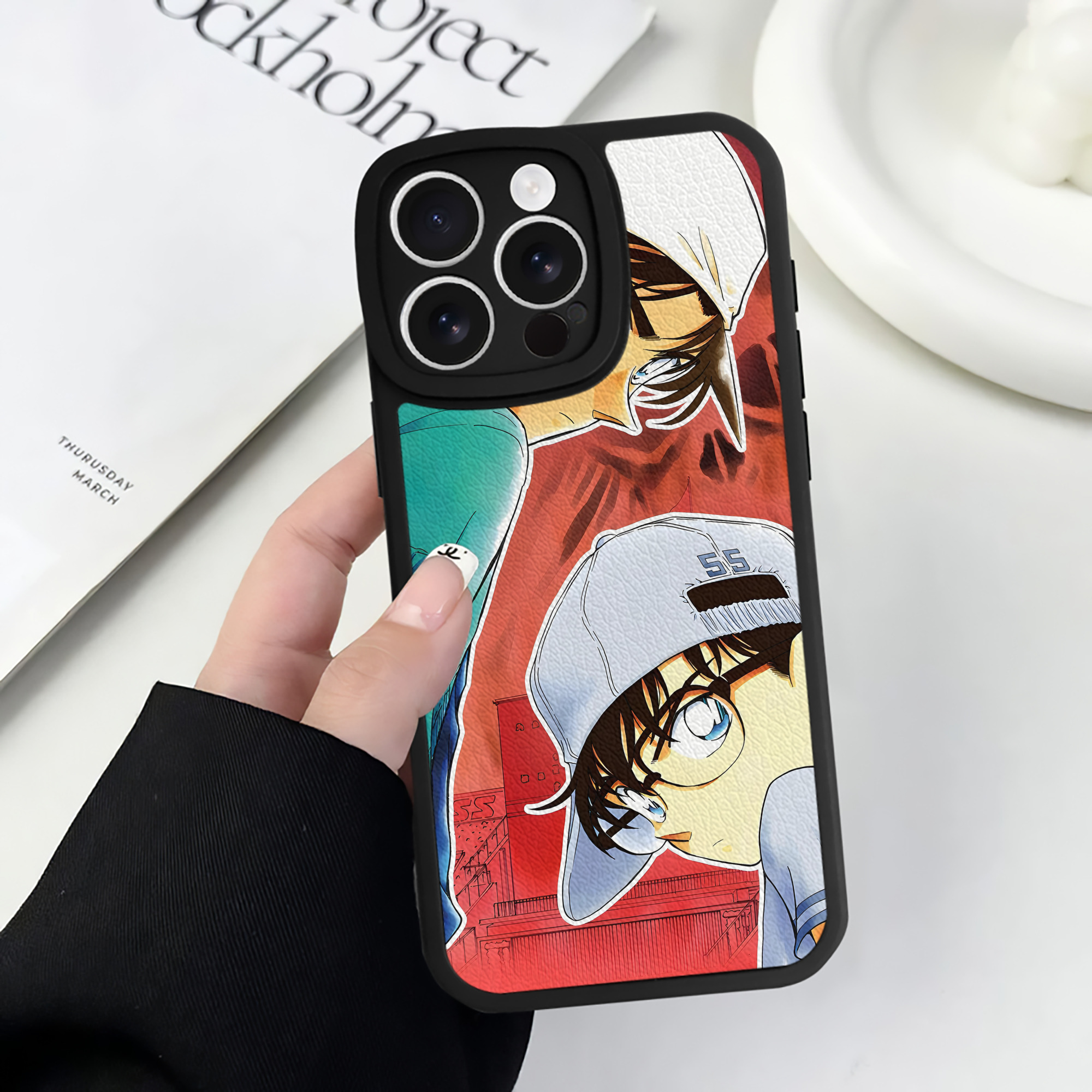 （画像用） 名探偵コナン Detective Conan 【iPhone 16シリーズ対応】シリコンスマホケース（レザー調） 材質：シリコン
